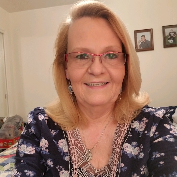 Meet your Posher, Sandra - Picture 1 of 1